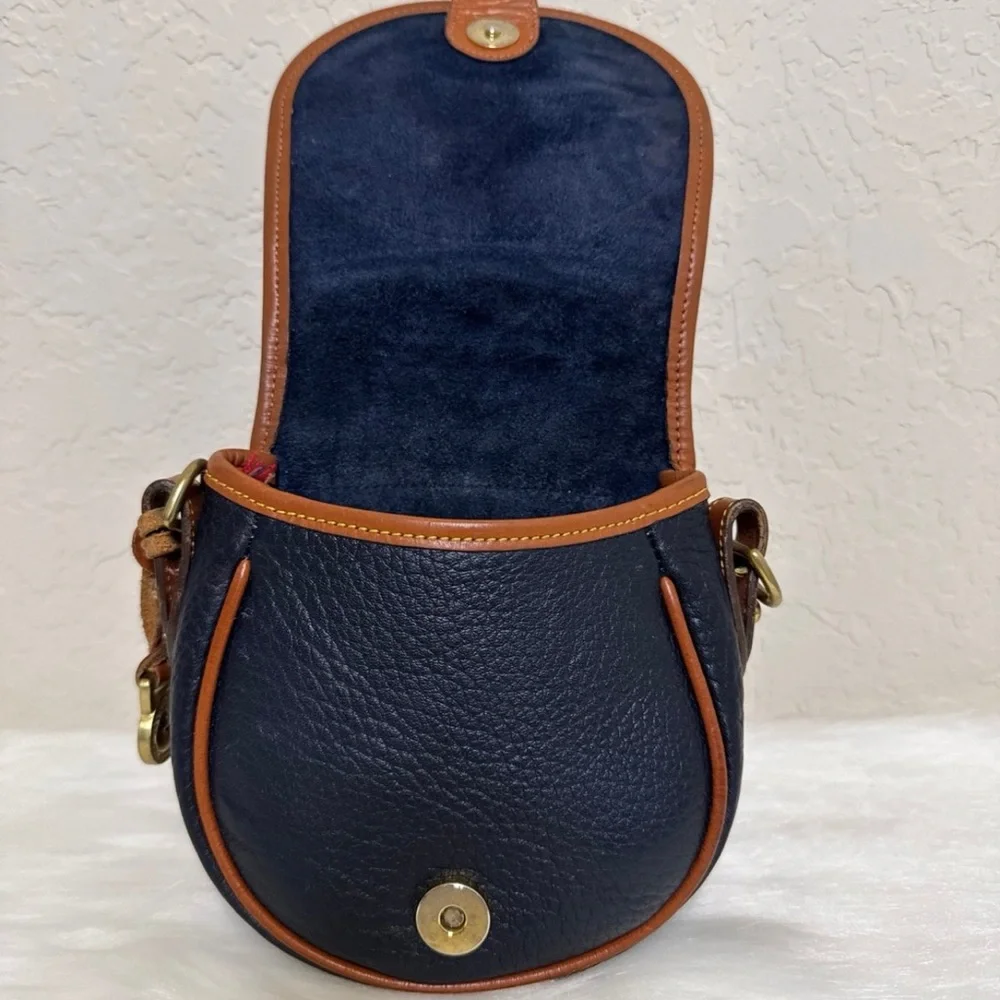 Dooney & Bourke Vintage Duck Bag - Picture 8 of 12
